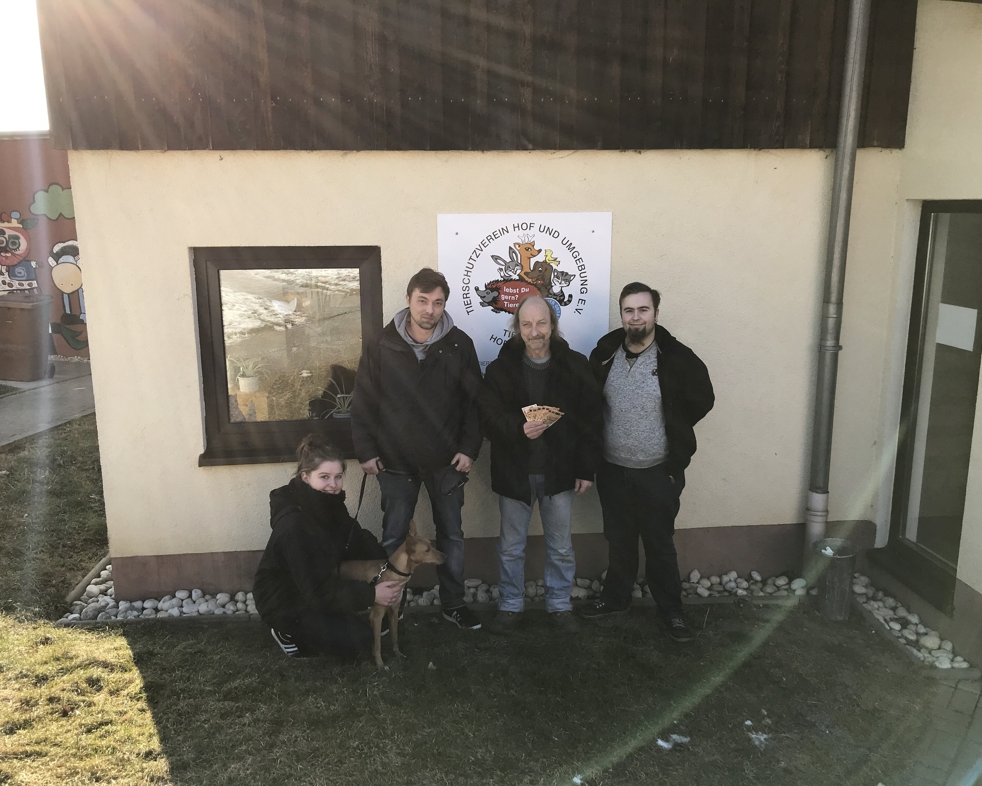 relexa Azubis spenden Tombolaerlös an Tierheim 