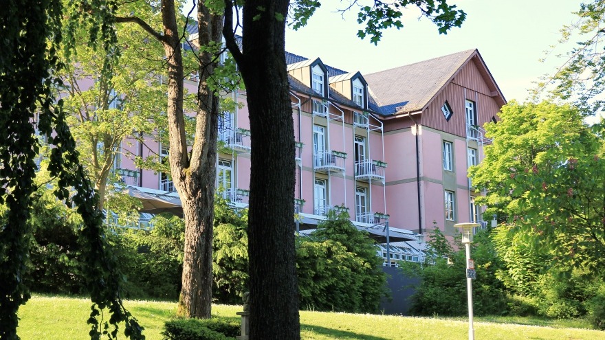 Außensansicht relexa hotel Bad Steben vom Kurpark