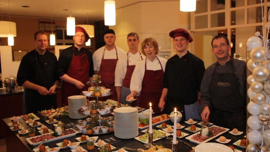 Küchenchef Jochen Kaup mit seinem Team